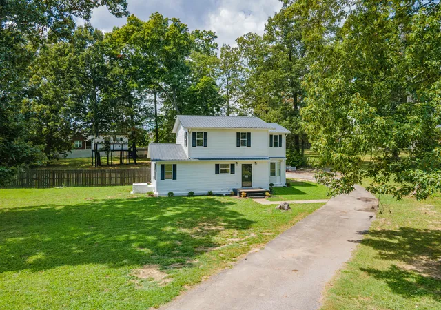 Photo 4 of Single family home for sale at 521 Parkway Rd, Tullahoma, TN 37388 | MLS# 3526417 | Listing updated on 2026-09-29