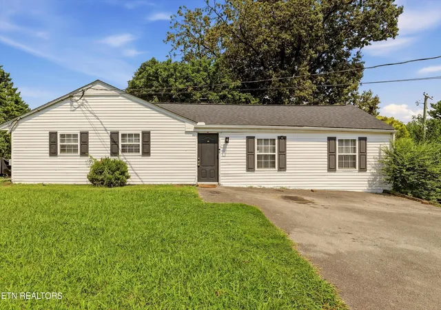 1st image of 4400 Nicholas Dr, Knoxville, TN 37912 | MLS# 3512568