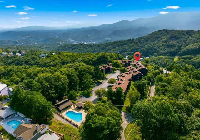2nd image of 1380 Ski Vw Dr, Gatlinburg, TN 37738