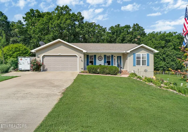 Photo 2 of Single family home for sale at 122 Sunset Ridge Dr, Crossville, TN 38571 | MLS# 3512589 | Listing updated on 2026-08-20