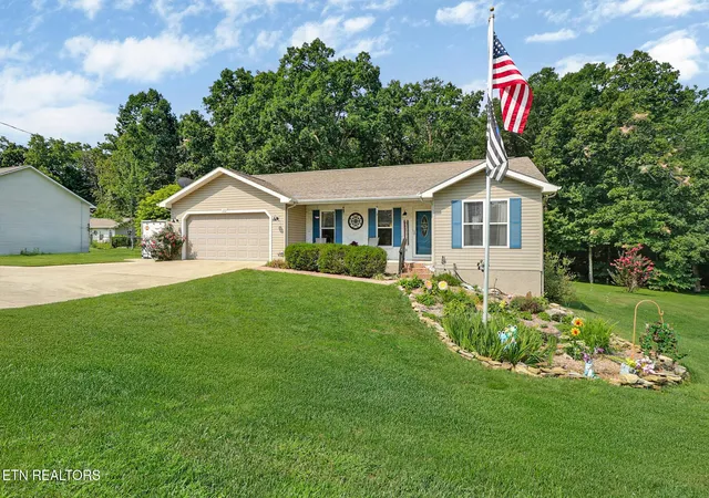 Photo 3 of Single family home for sale at 122 Sunset Ridge Dr, Crossville, TN 38571 | MLS# 3512589 | Listing updated on 2026-08-20