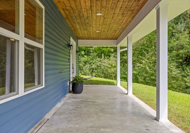 Photo 3 of Single family home for sale at 2323 Lyons Ln, Soddy Daisy, TN 37379 | MLS# 3512591 | Listing updated on 2026-09-22
