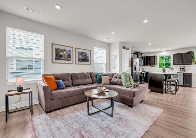 Photo 2 of Single family home for sale at 2529 Thornton Grv Blvd, Nashville, TN 37207 | MLS# 3620146 | Listing updated on 2026-10-23