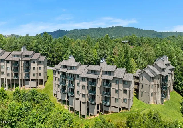 2nd image of 3710 Weber Rd, Gatlinburg, TN 37738