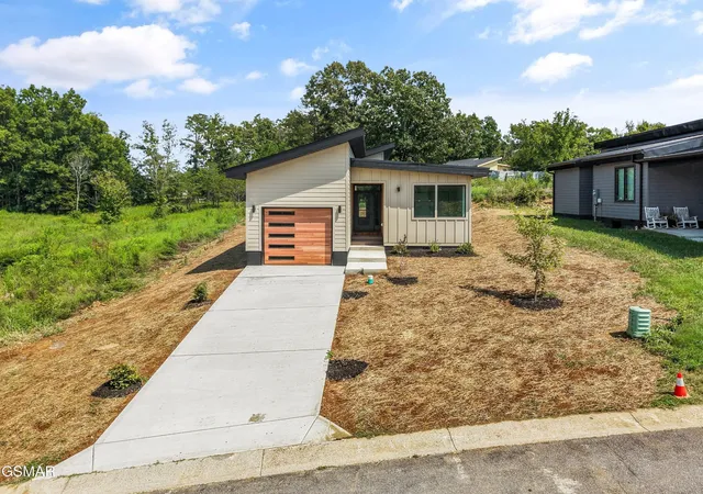 Photo 3 of Single family home for sale at 2314 Rock Gdns Dr, Sevierville, TN 37876 | MLS# 3512682 | Listing updated on 2026-09-19