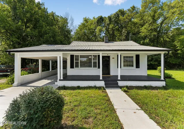 Single family home for sale at 802 Gray St, Mount Pleasant, TN 38474 | MLS# 3628229