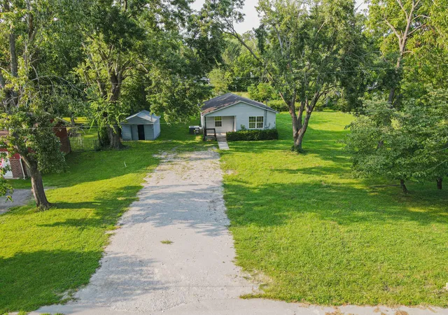 2nd image of 204 Locust St, Manchester, TN 37355 | MLS# 3512720