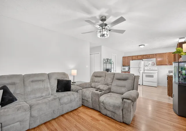 Photo 3 of Single family home for sale at 425 E Castle St, Murfreesboro, TN 37130 | MLS# 3513501 | Listing updated on 2026-09-01