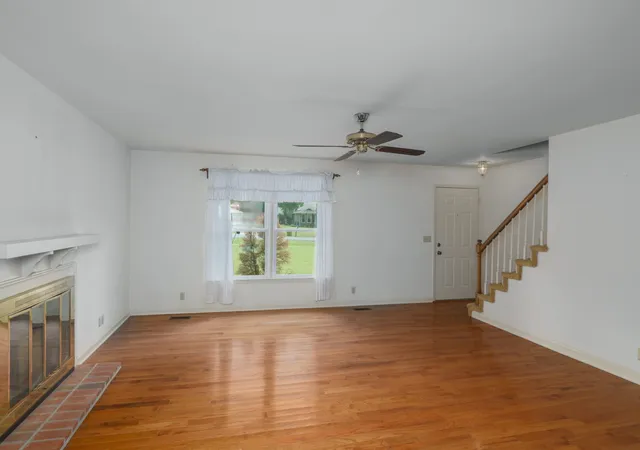 Photo 3 of Sale Pending at 164 Cottonwood Dr, Murfreesboro, TN 37128 | MLS# 3515008 | Listing updated on 2026-10-25