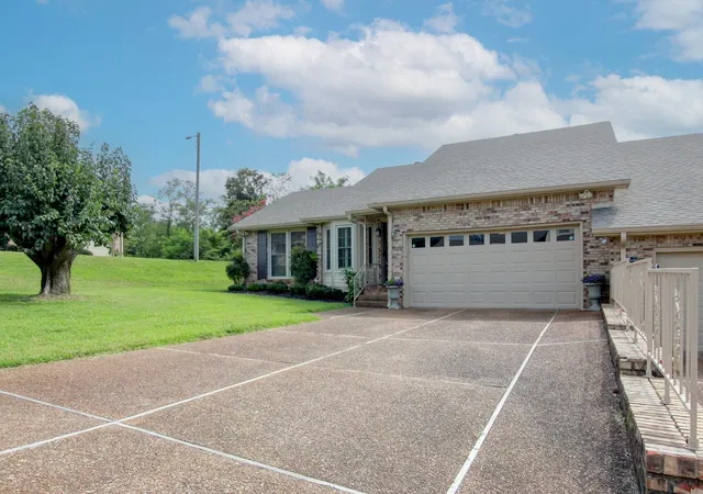 Listing Photo 4 - Condo for sale in building located at 1818 Memorial Dr, Clarksville, TN 37043 - Unit #25