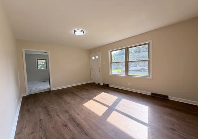 Photo 3 of Single family home for sale at 908 Ml View Ct, Hopkinsville, KY 42240 | MLS# 3512972 | Listing updated on 2026-10-16