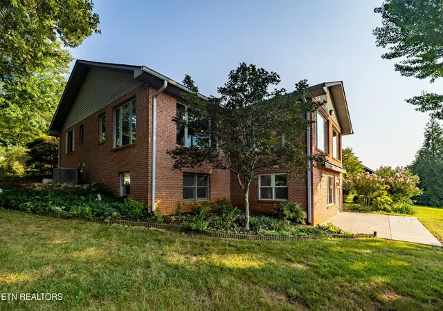 Photo 3 of Sale Pending at 128 N Panoscenic Dr, Maryville, TN 37803 | MLS# 3512826 | Listing updated on 2026-08-28