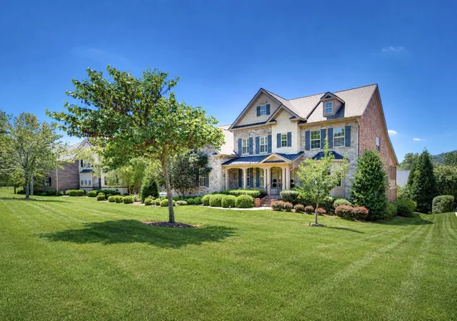 Photo 3 of Sale Pending at 1833 Bronwyn Ct, Brentwood, TN 37027 | MLS# 3526878 | Listing updated on 2026-10-04