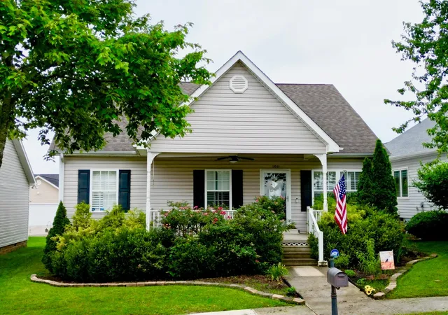 Photo 1 of Single family home for sale at 1011 Wentford Ave, Sweetwater, TN 37874 | MLS# 3541371 | Listing updated on 2026-09-23