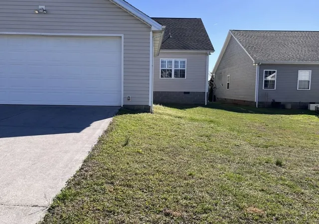 Photo 3 of Single family home for sale at 1011 Wentford Ave, Sweetwater, TN 37874 | MLS# 3541371 | Listing updated on 2026-09-23