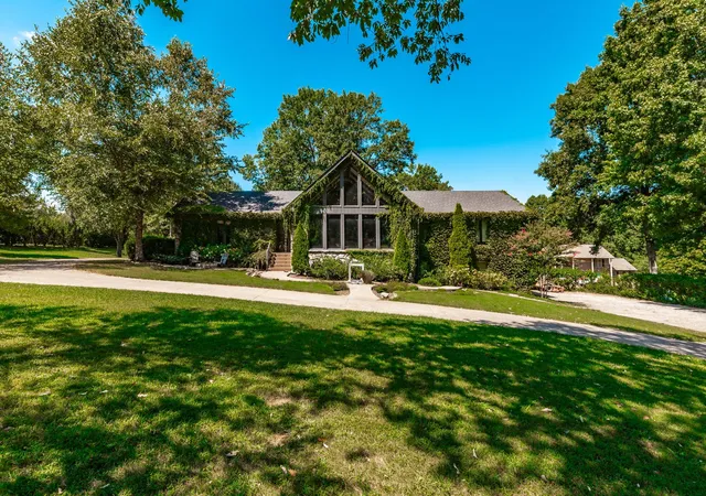 Photo 1 of Single family home for sale at 559 Forest Retreat Rd, Hendersonville, TN 37075 | MLS# 3530438 | Listing updated on 2026-10-08