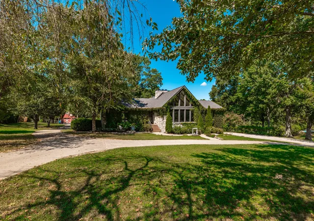 Photo 2 of Single family home for sale at 559 Forest Retreat Rd, Hendersonville, TN 37075 | MLS# 3530438 | Listing updated on 2026-10-08