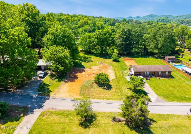 3rd image of 827 Walker Ave, Seymour, TN 37865 | MLS# 3512915
