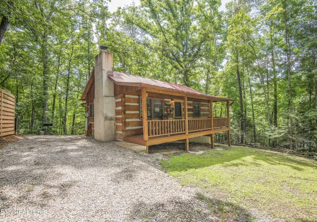 Photo 1 of Single family home for sale at 1510 Dawn Ln, Sevierville, TN 37876 | MLS# 3512917 | Listing updated on 2026-10-06