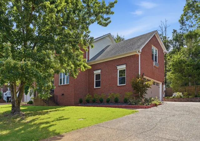 Photo 3 of Single family home for sale at 737 Cedar Crst Dr, Nashville, TN 37209 | MLS# 3513081 | Listing updated on 2026-09-06
