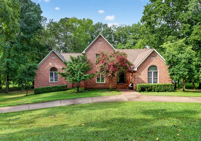 1st image of 1604 Deerfield Dr, Clarksville, TN 37043 | MLS# 3512992