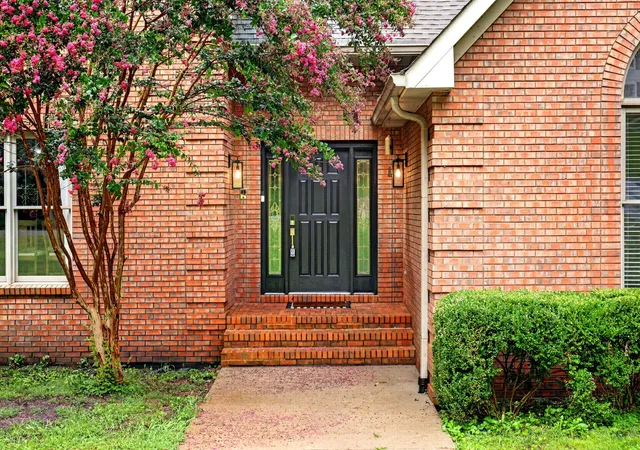 2nd image of 1604 Deerfield Dr, Clarksville, TN 37043 | MLS# 3512992