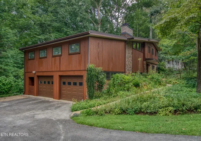3rd image of 1014 W Outer Dr, Oak Ridge, TN 37830 | MLS# 3513168