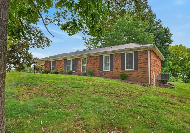 3rd image of 1866 Harriet Dr, Clarksville, TN 37040 | MLS# 3513211