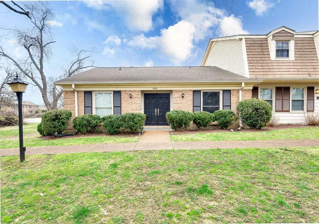 Listing Photo 1 - Condo for sale in building located at 8300 Sawyer Brown Rd, Nashville, TN 37221 - Unit #H301