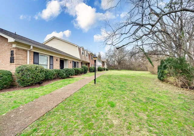 Listing Photo 2 - Condo for sale in building located at 8300 Sawyer Brown Rd, Nashville, TN 37221 - Unit #H301