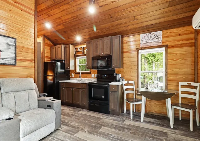 Photo 4 of Manufactured home for sale at 137 Summit Dr, Dover, TN 37058 | MLS# 3514169 | Listing updated on 2026-10-27