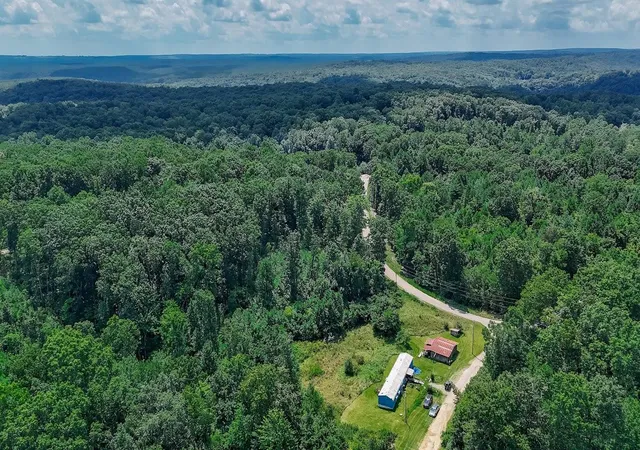 Photo 2 of Manufactured home for sale at 136 Holly Dr, Spring City, TN 37381 | MLS# 3513238 | Listing updated on 2026-09-20