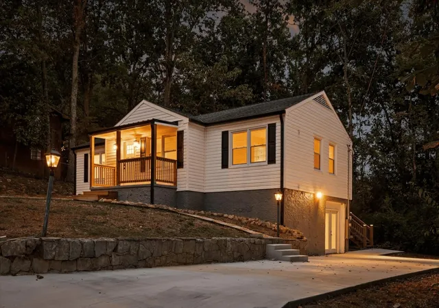 Photo 1 of Single family home for sale at 204 Waheela Dr, Chattanooga, TN 37404 | MLS# 3513276 | Listing updated on 2026-10-26