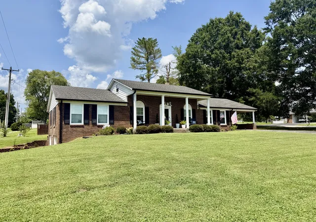 2nd image of 301 Roberta Ln, Lawrenceburg, TN 38464 | MLS# 3513323