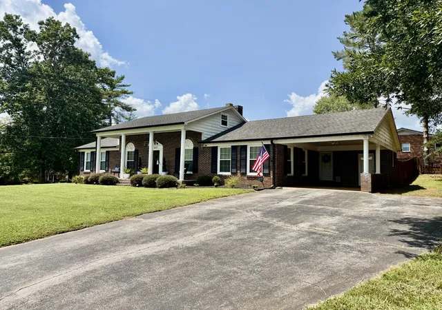 3rd image of 301 Roberta Ln, Lawrenceburg, TN 38464 | MLS# 3513323