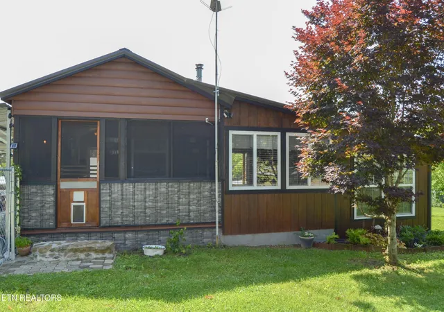 1st image of 28 Cottage St, Crossville, TN 38571 | MLS# 3513303