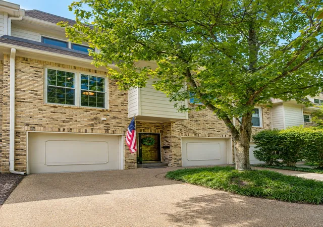 Photo 2 of Townhouse for sale at 401 Bowling Ave #96, Nashville, TN 37205 | MLS# 3513493 | Listing updated on 2026-09-02