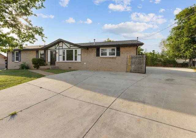 Photo 3 of Single family home for sale at 105 Donna Ct, Hendersonville, TN 37075 | MLS# 3513448 | Listing updated on 2026-09-06