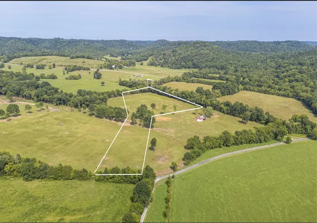 2nd image of 2 Arbor Hill Rd, Petersburg, TN 37144 | MLS# 3513384