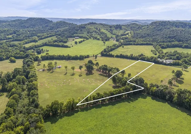 2nd image of 3 Arbor Hill Rd, Petersburg, TN 37144 | MLS# 3513389