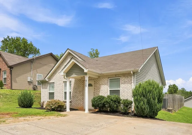 2nd image of 915 17th Ave E, Springfield, TN 37172 | MLS# 3513410