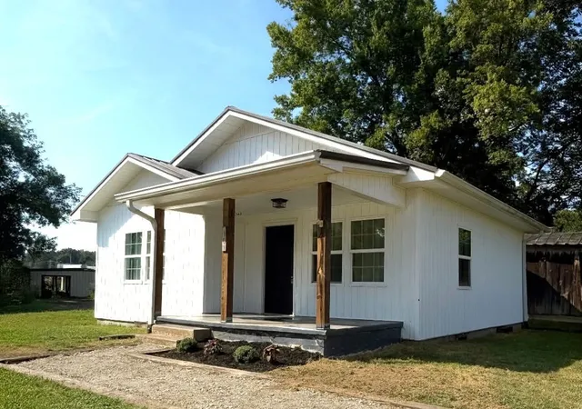 Photo 2 of Single family home for sale at 101 Joe St, Waverly, TN 37185 | MLS# 3513580 | Listing updated on 2026-09-07