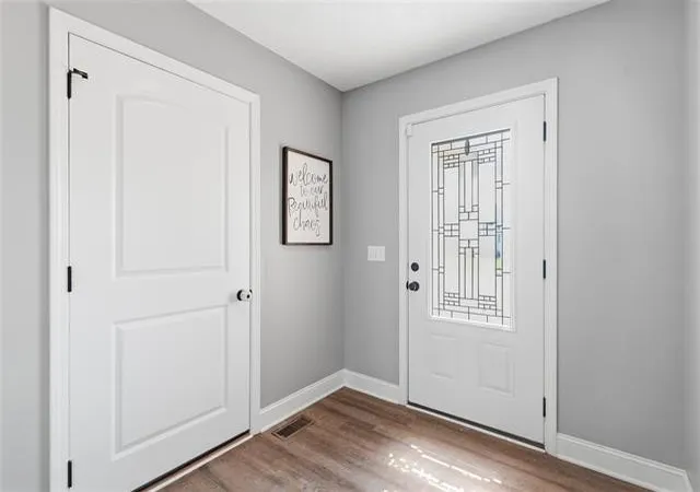 Photo 3 of Single family home for sale at 447 Fairbanks Ave, Bowling Green, KY 42101 | MLS# 3513635 | Listing updated on 2026-08-16