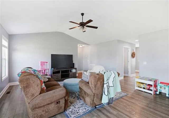 Photo 4 of Single family home for sale at 447 Fairbanks Ave, Bowling Green, KY 42101 | MLS# 3513635 | Listing updated on 2026-08-16