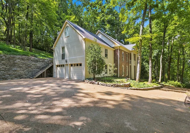 Photo 2 of Single family home for sale at 1149 Balbade Dr, Nashville, TN 37215 | MLS# 3515273 | Listing updated on 2026-08-20