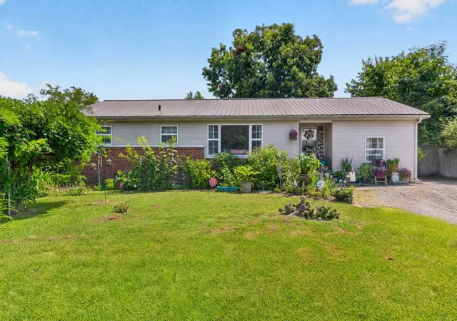 1st image of 903 Hickory St W, Tullahoma, TN 37388 | MLS# 3514216
