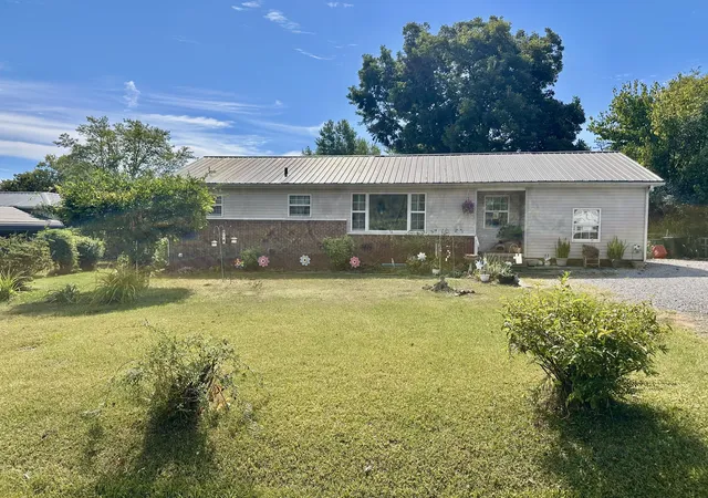 Photo 1 of Single family home for sale at 903 Hickory St W, Tullahoma, TN 37388 | MLS# 3514216 | Listing updated on 2026-10-29