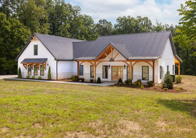 image of 2024 Trace Creek Rd, Centerville, TN 37033 | MLS# 3525645