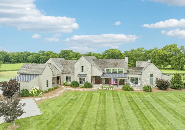Photo 1 of Single family home for sale at 900 Hamilton Branch Ln, Franklin, TN 37064 | MLS# 3514462 | Listing updated on 2026-08-20