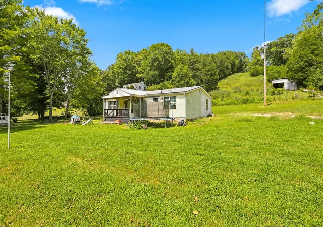 Photo 3 of Manufactured home for sale at 673 Cookeville Hwy, Elmwood, TN 38560 | MLS# 3513854 | Listing updated on 2026-09-30